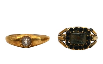 A LATE VICTORIAN/EARLY EDWARDIAN YELLOW METAL AND QUARTZ RING,...