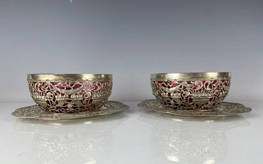 A PAIR OF CONTINENTAL SILVER AND RUBY GLASS FINGER BOWL