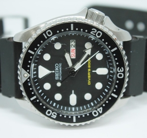 A Seiko automatic scuba diver's 200m stainless wrist watch, ...
