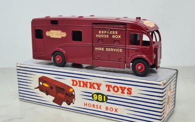 A boxed Dinky Toys No.981 B.R. Horse Box, Ex, box VG-Ex
