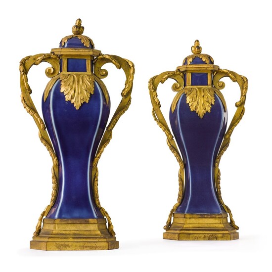 A pair of gilt-bronze mounted Chinese blue porcelain baluster vases, the porcelain Qianlong (1736-1795), the mounts Louis XVI, circa 1780 | Paires de vases couverts en porcelaine de Chine d'époque Qianlong (1736-1795) à monture de bronze doré d'époque...