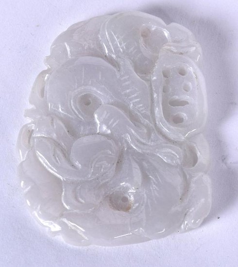AN EARLY 20TH CENTURY CHINESE CARVED JADE PLAQUE