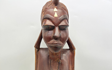 ARTISTIC HERITAGE: WOODEN FIGURE OF AN AFRICAN TRIBAL WOMAN WITH ARTISTIC LEG DECORATIONS.