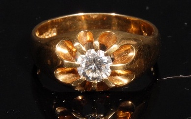An 18ct gold gentleman's diamond solitaire signet ring, 8.5g