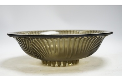 An R. Lalique 'Montigny' glass bowl, 30.5cm diameter