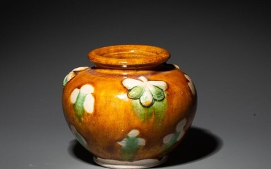 Ancient Chinese Pottery Important Sancai glazed vase. 7,4 cm H.