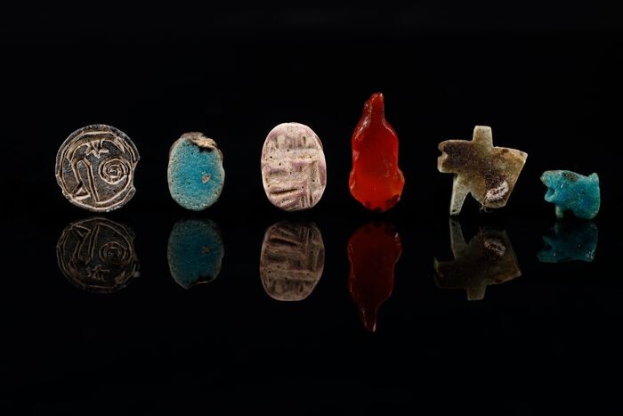 Ancient Egyptian faience, carnelian, stone Set of amulets - (2×0.4×1 cm)
