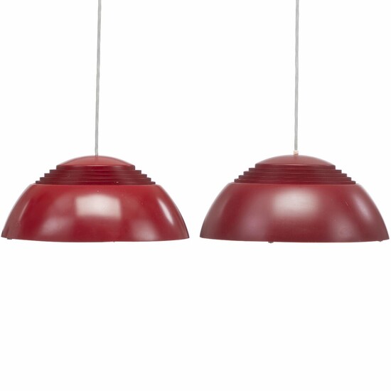 SOLD. Arne Jacobsen: A pair of pendants of red lacquered metal. Bottom plate of acrylic. Manufactured by Louis Poulsen. Diam. 37 cm. (2) – Bruun Rasmussen Auctioneers of Fine Art