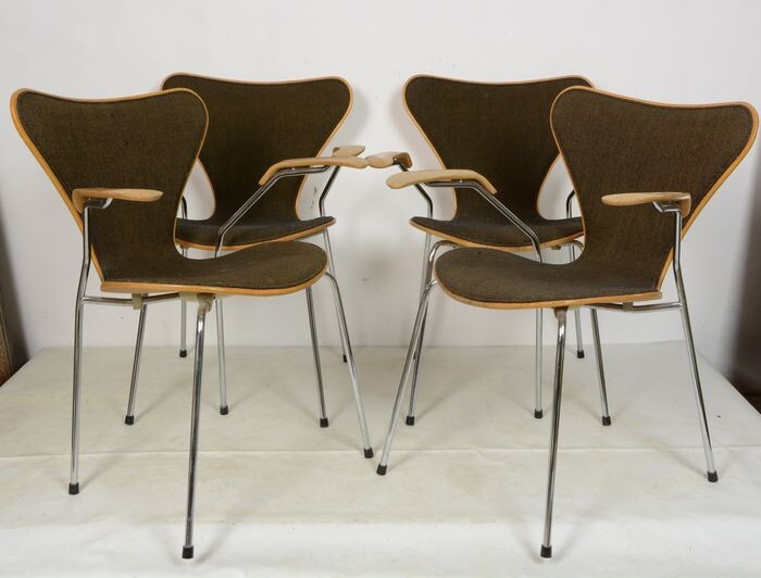 Arne Jacobsen - Fritz Hansen - Armchair (4) - Model 3217
