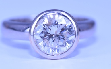 Bague sertie de 1 diamant solitaire de 2.01cts. couleur: G-H et pureté: SI montée en...