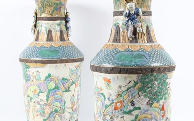 CHINE Paire de vases en porcelaine de Nankin,... - Lot 81 - Vasari Auction