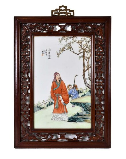 CHINESE FAMILLE ROSE DECORATED PORCELAIN PLAQUE
