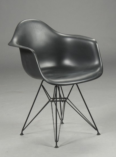 Charles & Ray Eames. Armstol, model DAR