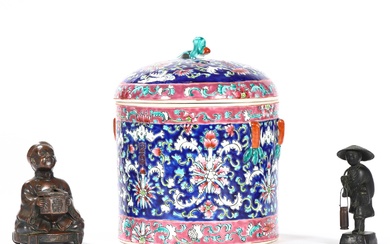China lidded jar and oriental figures, 1900s / 2000s (3)