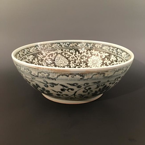 Chinese Blue-White 'Flower' Bowl