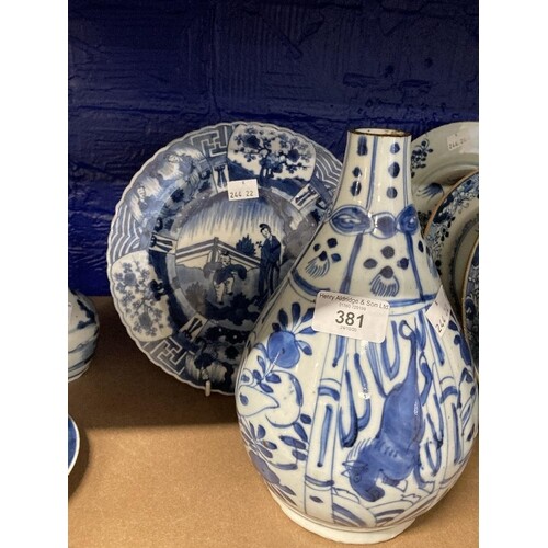 Chinese blue and white Kraak bottle vase Wahli decorated wit...