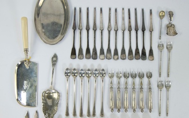 Collection d'argent oa Sheffield (1899) crumbler, large spoon (800), English sugar scoop, 6 ice cream...