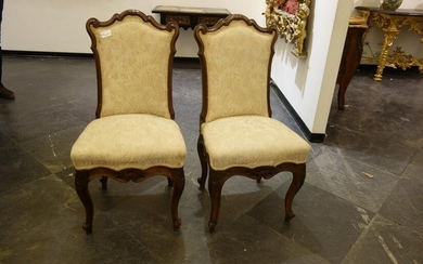 Coppia di sedie in stile Luigi XIV in noce