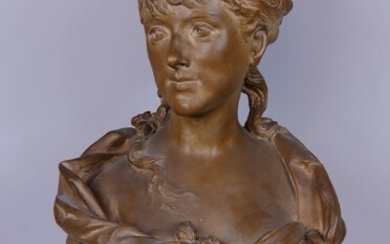 École du XIXe siècle : Jeune femme en buste Épreuve en terre cuite patinée, piédouche...
