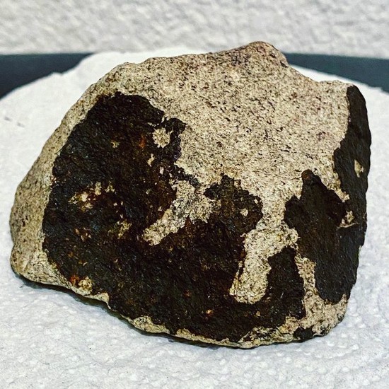 Eucrite NWA 7334 HED Achondrite meteorite- 6×9×10 cm - 390 g