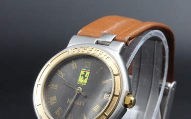 FERRARI - Montre bracelet d'homme en acier et métal doré, le boitier circulaire, la lunette...