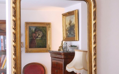 Grand miroir en bois et stuc doré à décor... - Lot 81 - Morand & Morand
