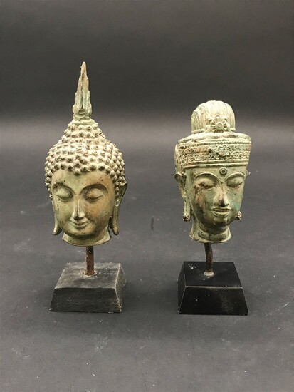 INDE Deux têtes de bouddha en bronze montés... - Lot 81 - Osenat