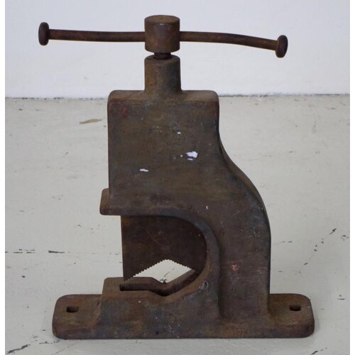 Industrial cast iron pipe vice 63cm high approx