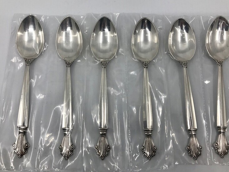 Johan Rohde: “Acanthus”. Six sterling silver tea spoons. Georg Jensen approx. 1930. Total weight 170 g. L. 14.4 cm. (6)