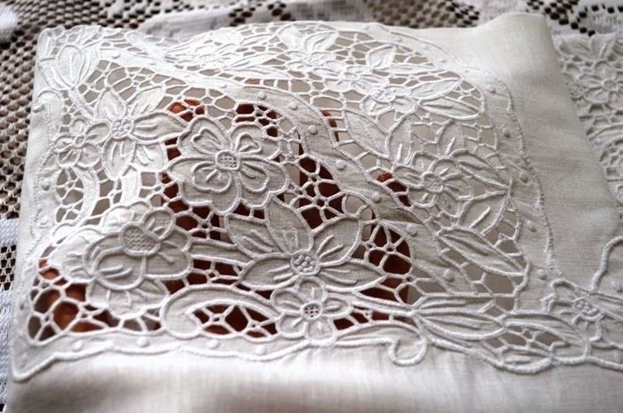 Lavish extra pure linen sheet with cutwork and satin sheet embroidery, entirely handmade
