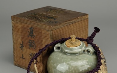 Longquan celadon tea caddy - Porcelain - Slip-decorated Dragon - China - Yuan Dynasty (1279-1368)
