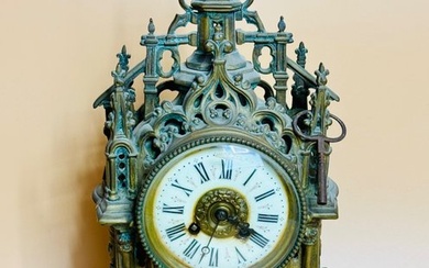 Mantel clock - Baroque - Gilt bronze - 1890-1910