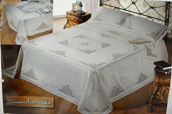 Museum-quality bedspread made of pure 100% linen with handmade Venice Burano embroidery