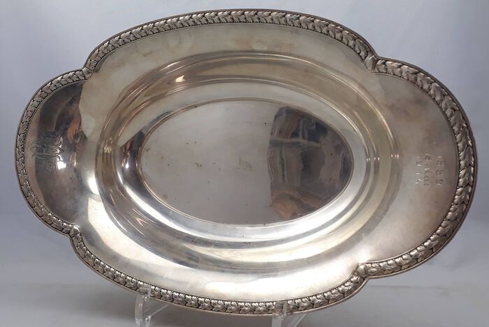 Oval serving tray with beautiful rim - .800 silver - Wilkens, Bremen - Germany - Early 20th century
