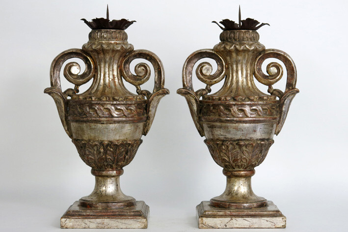 Pair of antique baroque style candelabra in the shape of urn shaped vases with handles - in polychromed wood and wrought iron - height : 55 cm|||pair of antique baroque style candelabra in the shape of vases in polychromed wood and wrought iron