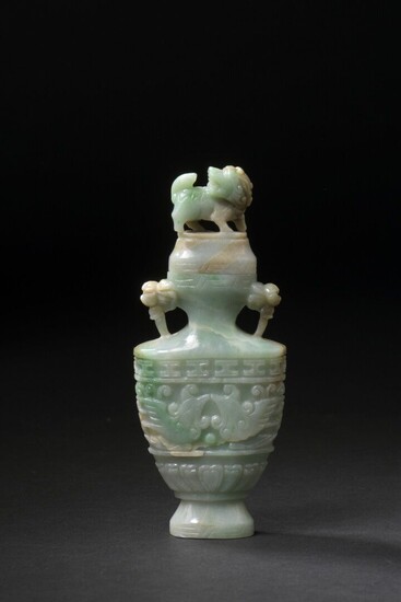 Petit vase couvert en jadéite Chine, XXe... - Lot 81 - Daguerre