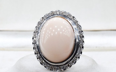 Ring - 18 kt. White gold Coral