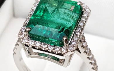 Ring White gold - 9.09 tw. Emerald - Diamond