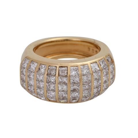 Ring mit 50 Prinzessdiamanten, zus. ca. 2,5 ct