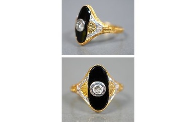 Ring mit Brillant und Onyx, GG/WG 750, 1. H. 20. Jh