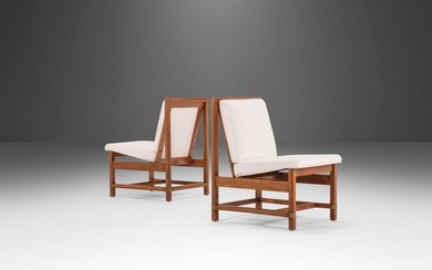Set of Two (2) Oak Accent Chairs by Hickory Newly Upholstered in Knoll Ivory Boucle Fabric USA c.