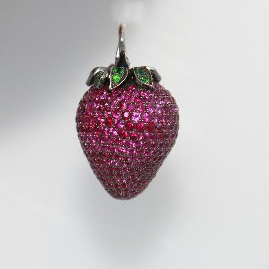 Strawberry pendant by Leon Popov.