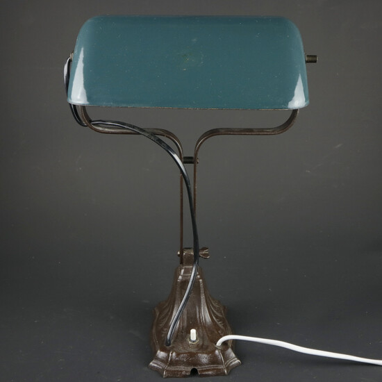 TABLE LAMP, so-called library lamp, early 20th century.