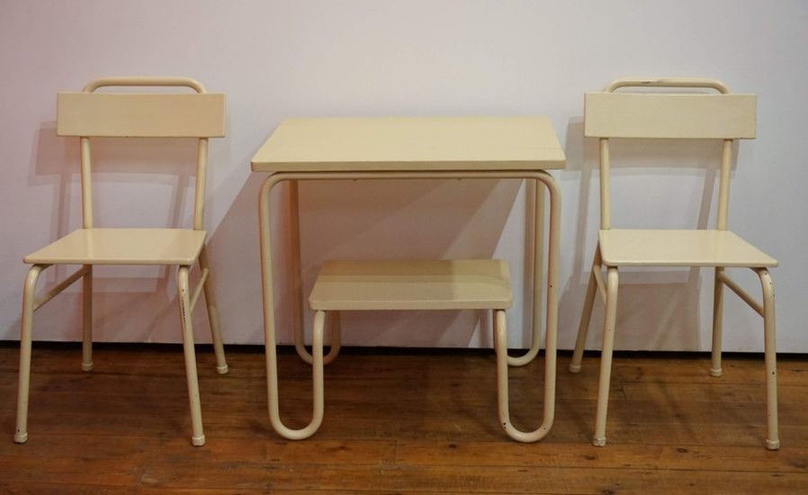 Table et 2 chaises en bois et métal tubulaire pein…