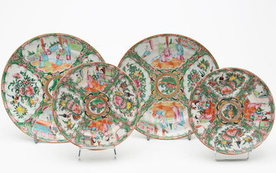 Two pairs of Chinese porcelain dishes, 19th Century and early decades of the 20th Century.