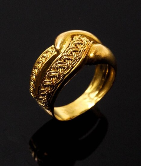 VINTAGE RING in 19.2 K. Yellow GOLD, with lateral braiding manual work - Elaborated in 1940 or 1950