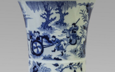 Vaso a tromba in porcellana bianca e blu, Cina sec.XIX h.cm.32