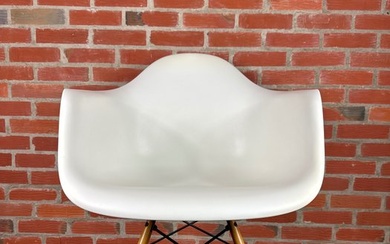 Vitra - Charles Eames, Ray Eames - Armchair - DAW - Plastic, Steel