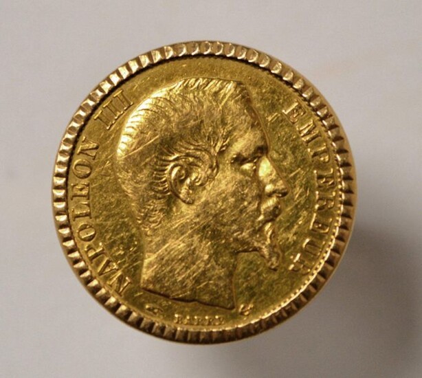 Yellow gold ring decorated with a 20 f gold Napoleon III bare head 1857. Weight 10,6 g