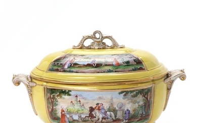 German porcelain tureen decorated in colours and gold with park sceneries in fields on yellow ground. Carl Teichert, Meissen. C. 1900. H. 25 cm. L. 40 cm.